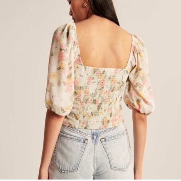 Abercrombie & Fitch Floral Crop Top in Cream and Pink - Picture 2 of 13